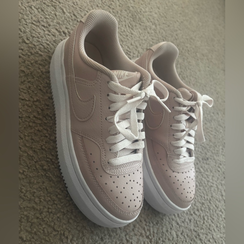 Nike Women's light Pink Sneakers
